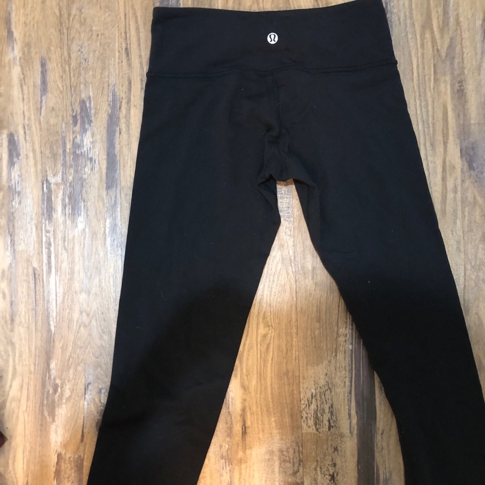 Lululemon black cropped wunder under pants size 4